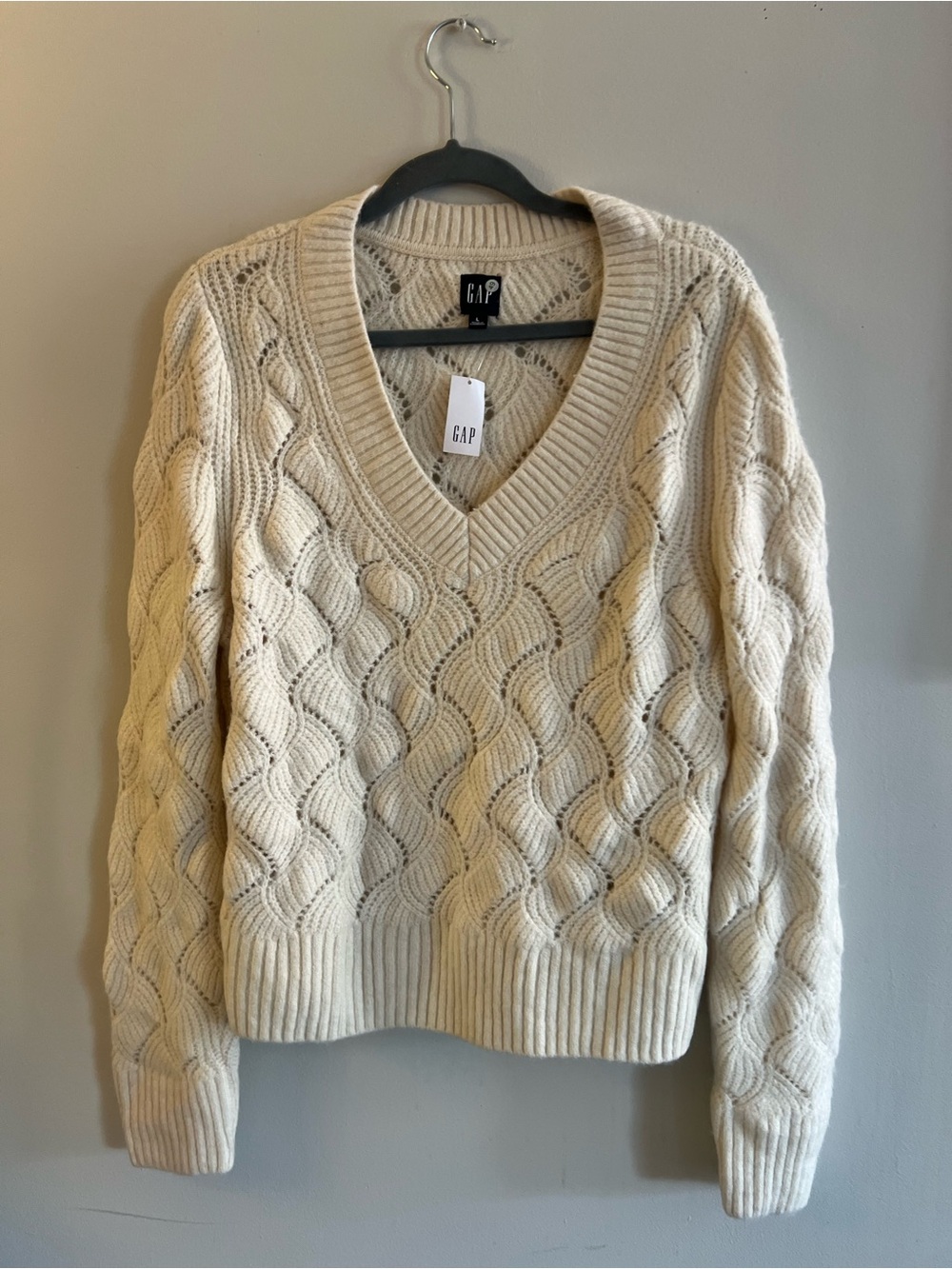 GAP Women's Ivory Cable V-Neck Sweater